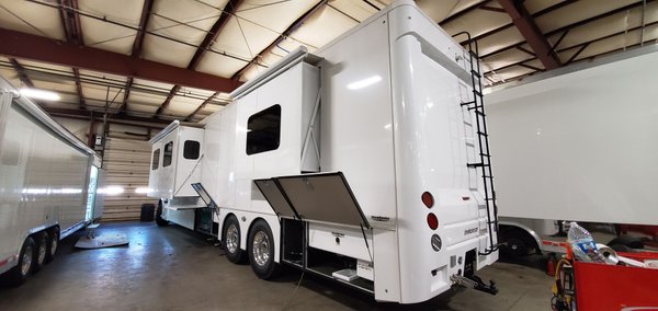 Brand New 2019 ShowHauler 4 Slide 45' 1.5 Bath for Sale $389,000