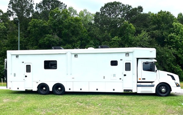 2006  Showhauler Garage Coach Volvo Chassis w/Bedroom