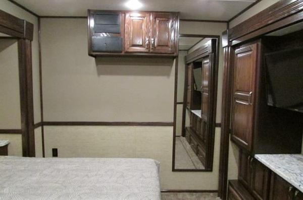 2020 Showhauler 5 Slides Bunk Beds 35QFSSL-B Class A RV for Sale $0