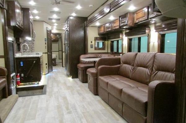 2020 Showhauler 5 Slides Bunk Beds 35QFSSL-B Class A RV for Sale $0