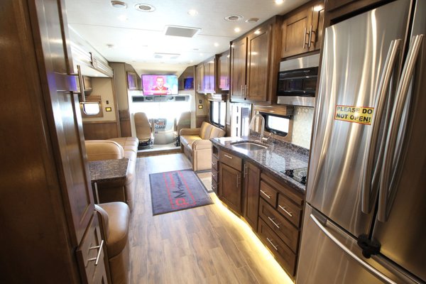 2019 Showhauler 1.5 Bath w/ Bunks 600HP