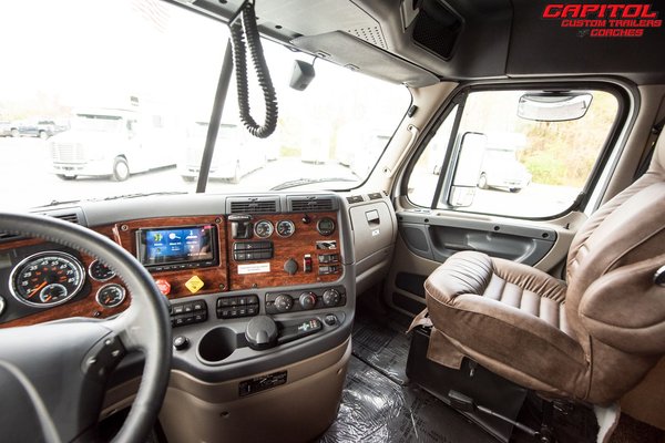 2019 RENEGADE 15' TOTERHOME ON 560 HP