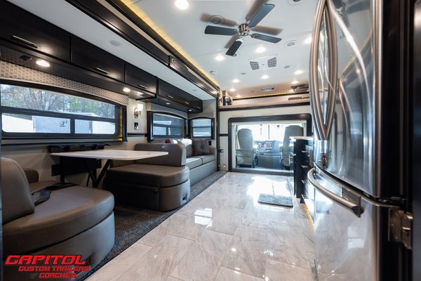 2021 RENEGADE BUNK MODEL / 2 BATH COACH