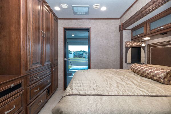 Used 2017 Haulmark Status 45MG toy hauler motorhome RV super for Sale $335,990