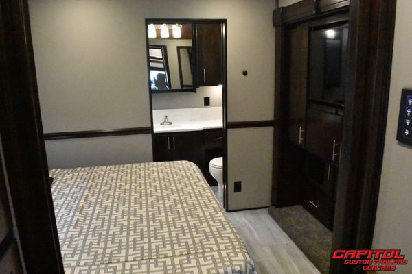 2021 Renegade Cascadia 126 41' Bath and Half