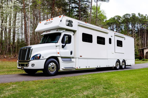 2017 Renegade Classic Garage / GARAGE KEPT / $78K IN OPTIONS  for Sale $367,460 