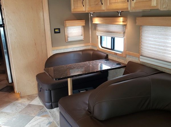 2011 SHOWHAULER BUNKS