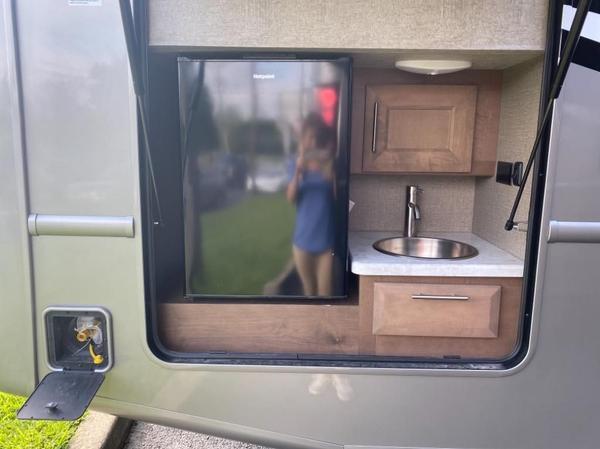 2022 Thor Motor Coach Magnitude RS36 4x4!
