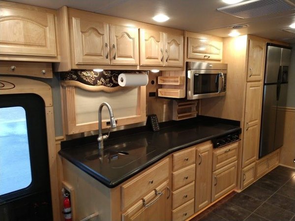 2010 Renegade Explorer 39' Motorhome/Toterhome 20,000 Miles