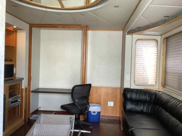 1997 Freightliner ToterHome, with lounge  for Sale $30,000 