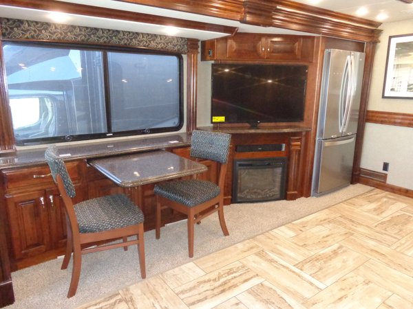 2019 Fleetwood Discovery LXE 40D