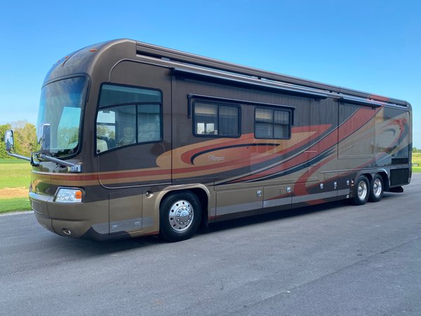 WE BUY CAMPERS & RV's & TOY HAULERS