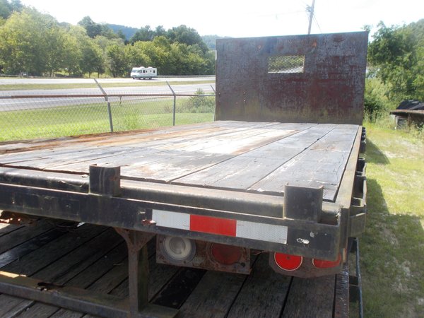 17' flatbed with headboard, rub rail and stake pockets