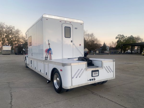 2001 FREIGHTLINER FL70 UNITED EXPRESSLINE 14' TOTER for Sale $100,000