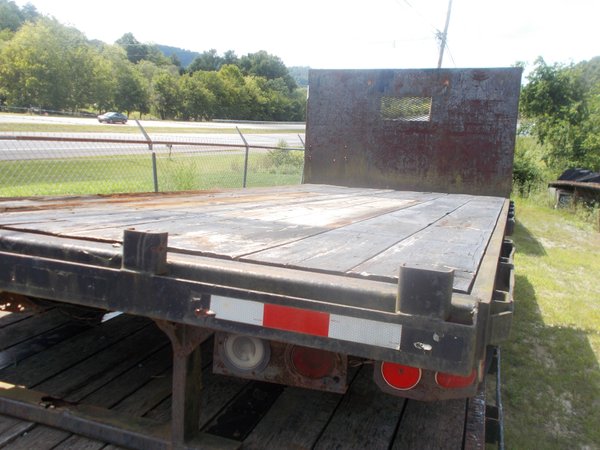 17' flatbed with headboard, rub rail and stake pockets