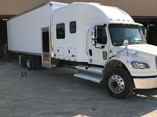 2008 Freightliner M2 106 for Sale $55,000
