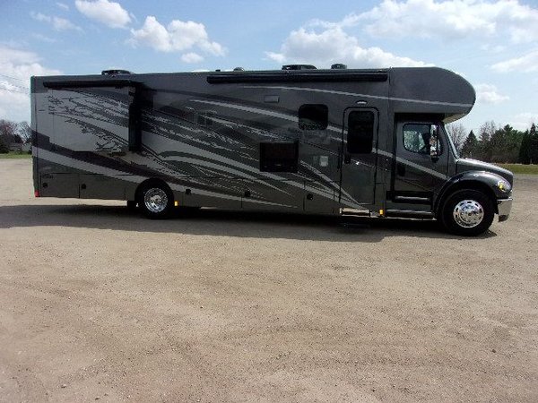 2021 Renegade Valencia 38RW