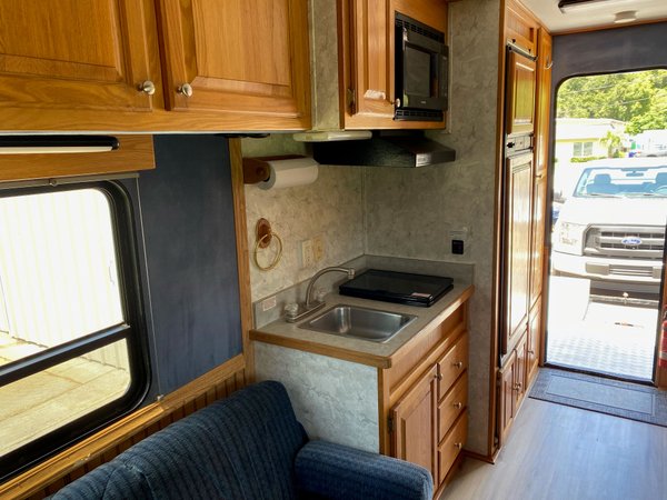 2001 14’ United Specialties Toterhome for Sale $69,990