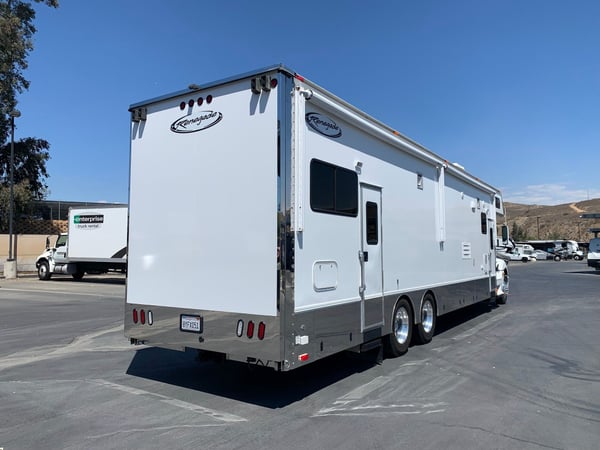 2006 RENEGADE COACH W/CONVERTABLE 15' GARAGE AND LIFT G  for Sale $180,000 