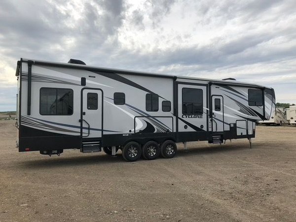 2018 Heartland Cyclone 4005HD  for Sale $108,000 