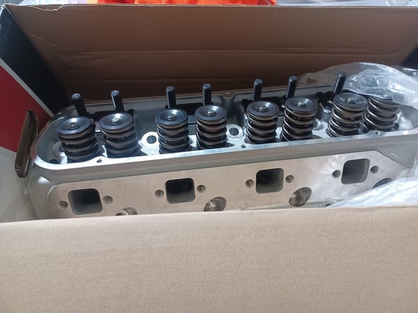 Edelbrock vic jr heads sbf   for Sale $1,800 