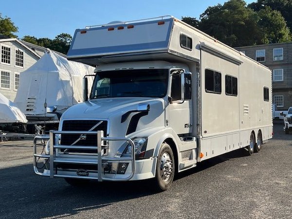 2008 VOLVO RENEGADE 45' MOTORHOME/ 2007 32' STACKER TRAILER