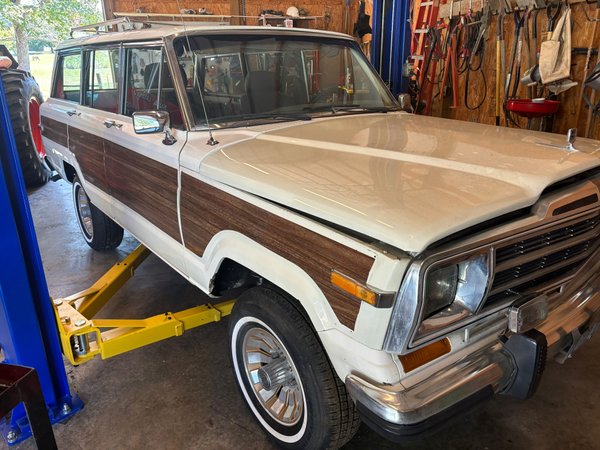 1987 Jeep Grand Wagoneer 