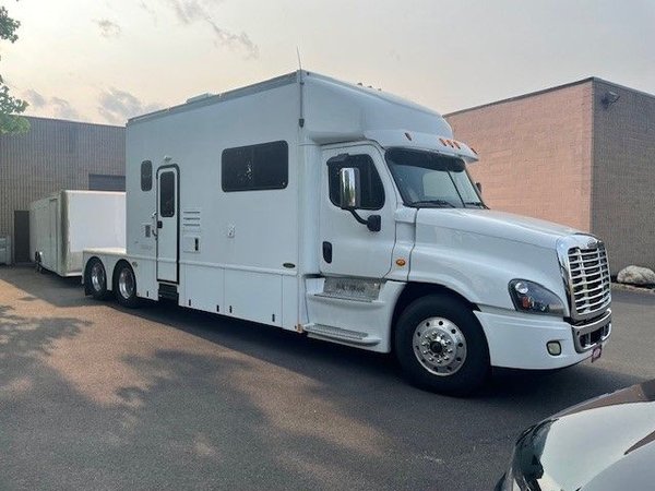 2015 Freightliner Renegade Sport Deck   for Sale $220,000 