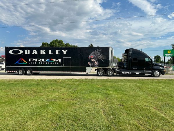 2005 KW T2000 C15 / 50FT Stacker race trailer with Hyd lift  for Sale $138,000 