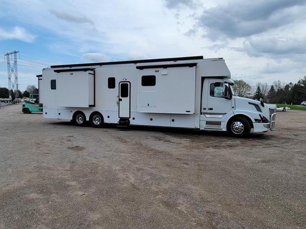2018 Renegade 5-slide bunkhouse  for Sale $315,000 
