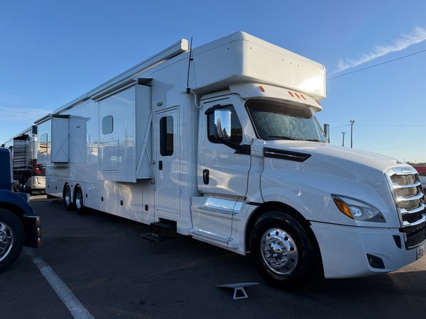 2023 Showhauler 4 slide 2 bath bunk model  for Sale $525,000 