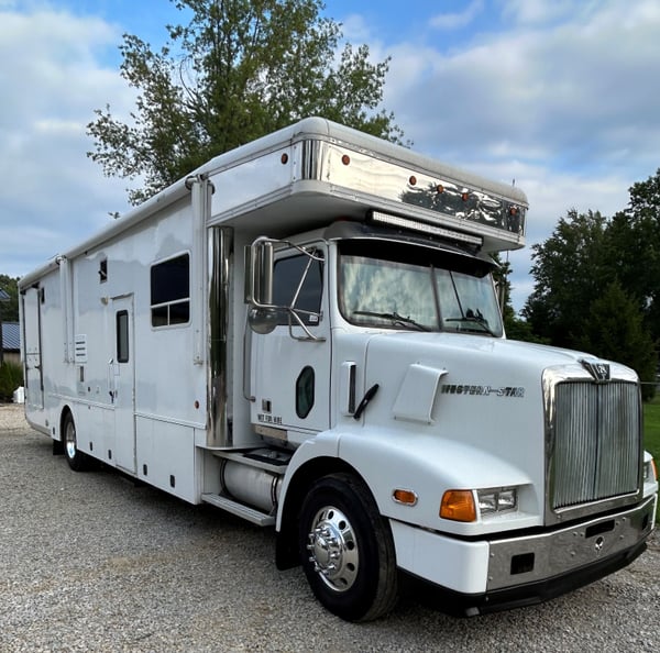 2004 Western Star Toterhome with Side Load Garage.  for Sale $105,000 