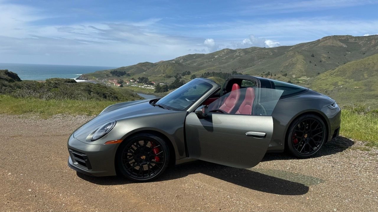 2022 Porsche 911 - 2022 GTS Targa 4 in Aventurine Green, 930 Red leather package, Super low miles - Used - VIN WP0BB2A94NS232477 - 1,390 Miles - 6 cyl - 4WD - Automatic - Coupe - Gray - San Francisco, CA 94107, United States