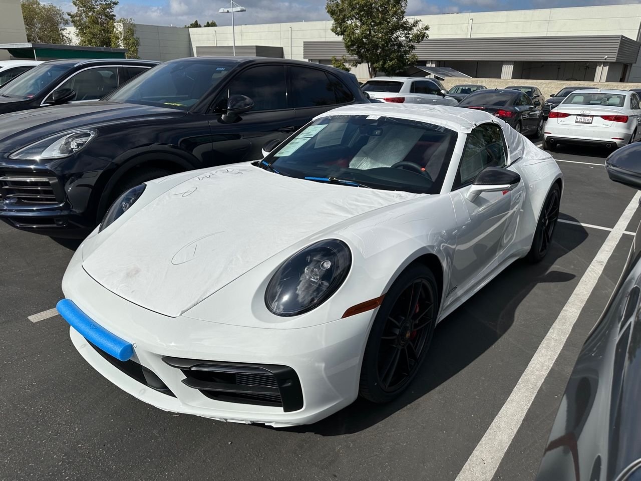 2023 Porsche 911 - 2023 911 Targa 4 GTS - White on Exclusive Guards Red - New - VIN WP0BB2A94PS233289 - 15 Miles - 6 cyl - AWD - Automatic - Convertible - White - Sa Diego, CA 92126, United States