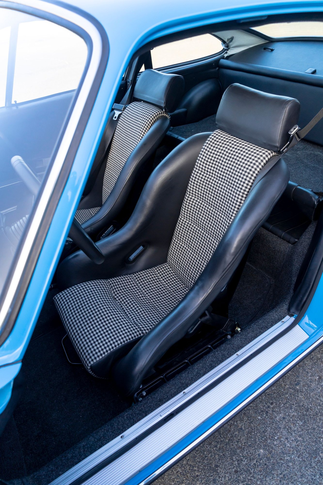 1970 Porsche 911 - For Sale: 1970 Porsche 911E in Pastel Blue - Used - VIN 9110220101 - 6 cyl - 2WD - Manual - Coupe - Blue - Los Angeles, CA 90025, United States