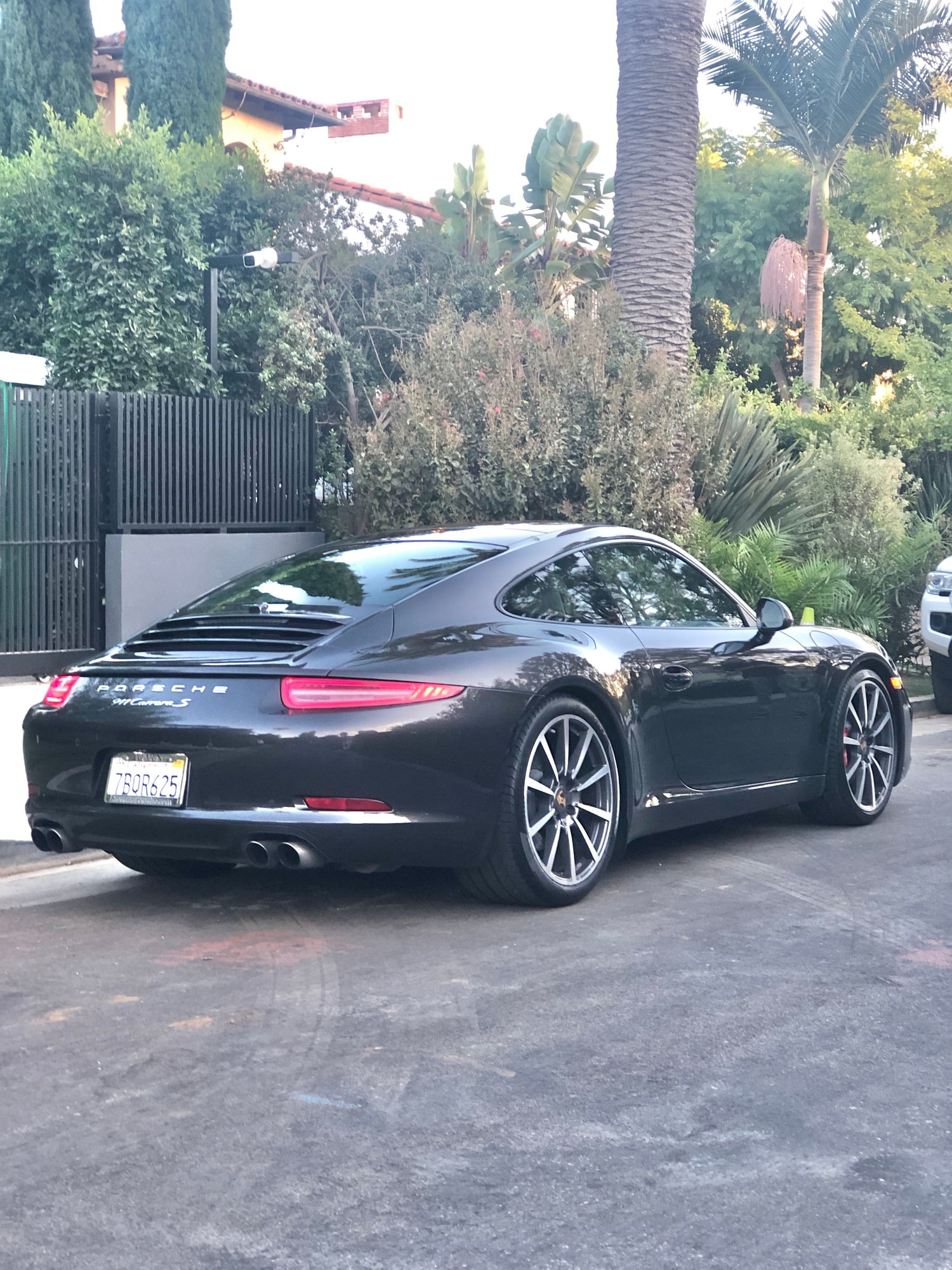 2013 Porsche 911 - Porshe 911S-Like New Barely Driven! 29K miles.  ($77,500) - Used - VIN WP0AB2A91DS122903 - 30,000 Miles - 6 cyl - 2WD - Coupe - Los Angeles, CA 90049, United States