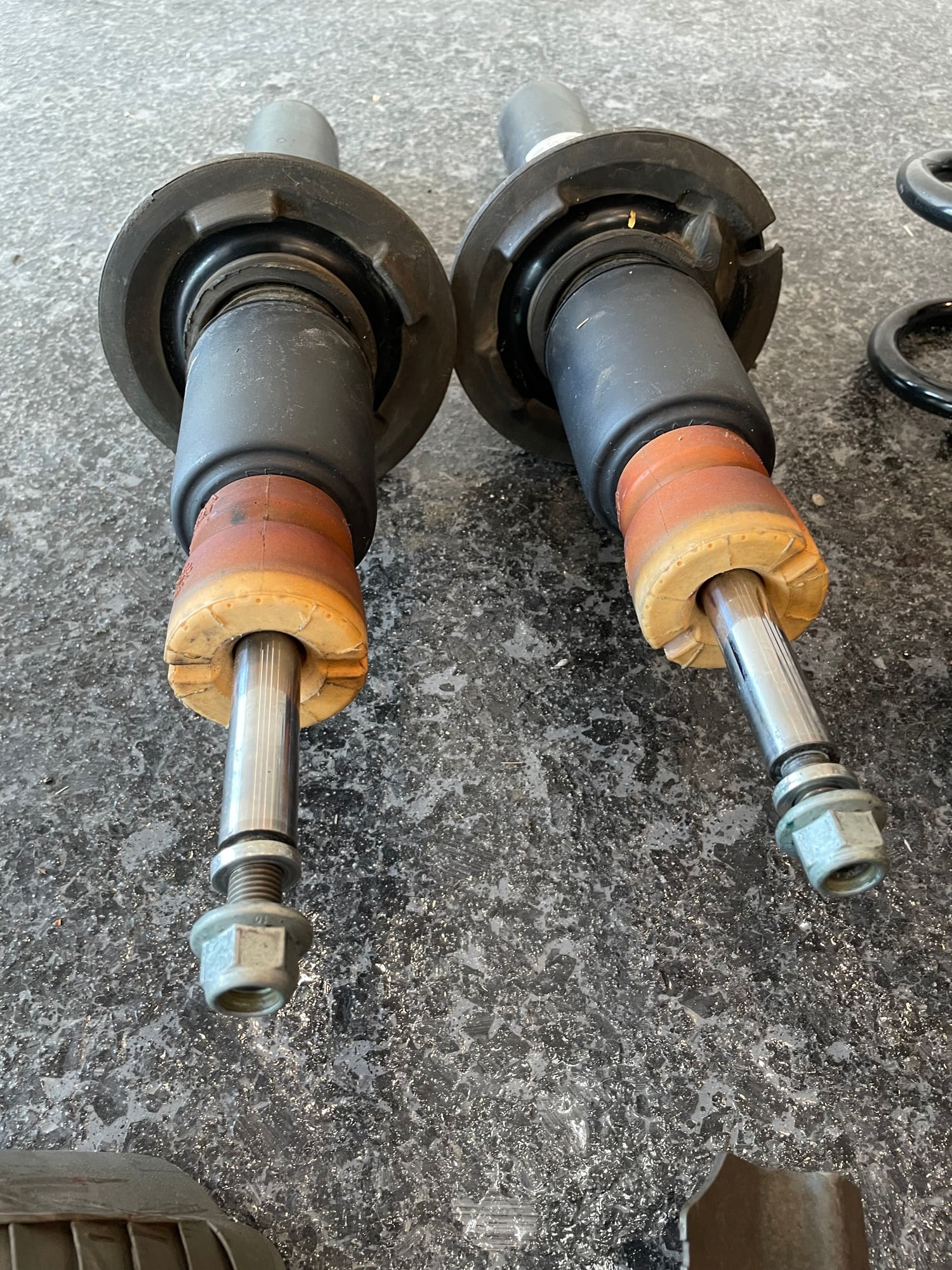 Steering/Suspension - 2017 Porsche Macan - Complete Base suspension (struts, springs, bumpers) - FREE SHIP! - Used - 2015 to 2019 Porsche Macan - St. Louis, MO 63122, United States