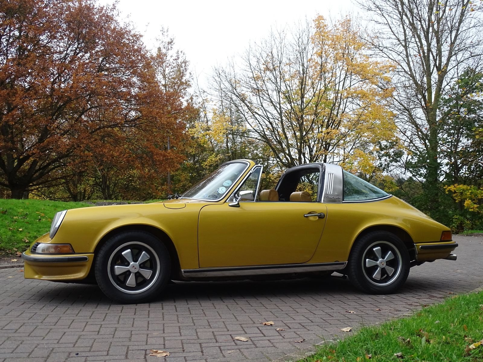 1973 Porsche 911 - 1973 Porsche 911 E 2.4 Targa - One of only 59 UK RHD, 1/1 in this colour - Used - VIN 9113210551 - 133,000 Miles - 2WD - Manual - Gold - Runcorn WA71TA, United Kingdom