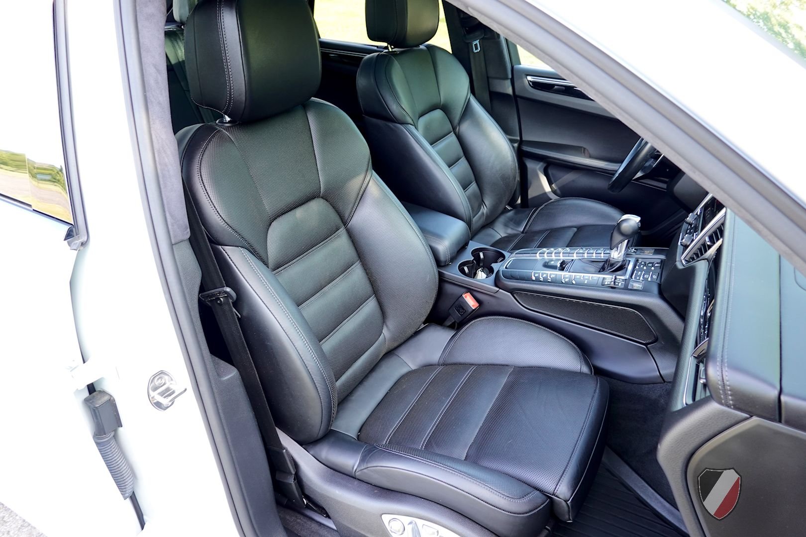 2018 Porsche Macan - 2018 Porsche Macan Turbo, one owner - Used - VIN WP1AF2A55JLB70071 - 40,053 Miles - 6 cyl - AWD - Automatic - SUV - White - Exton, PA 19341, United States