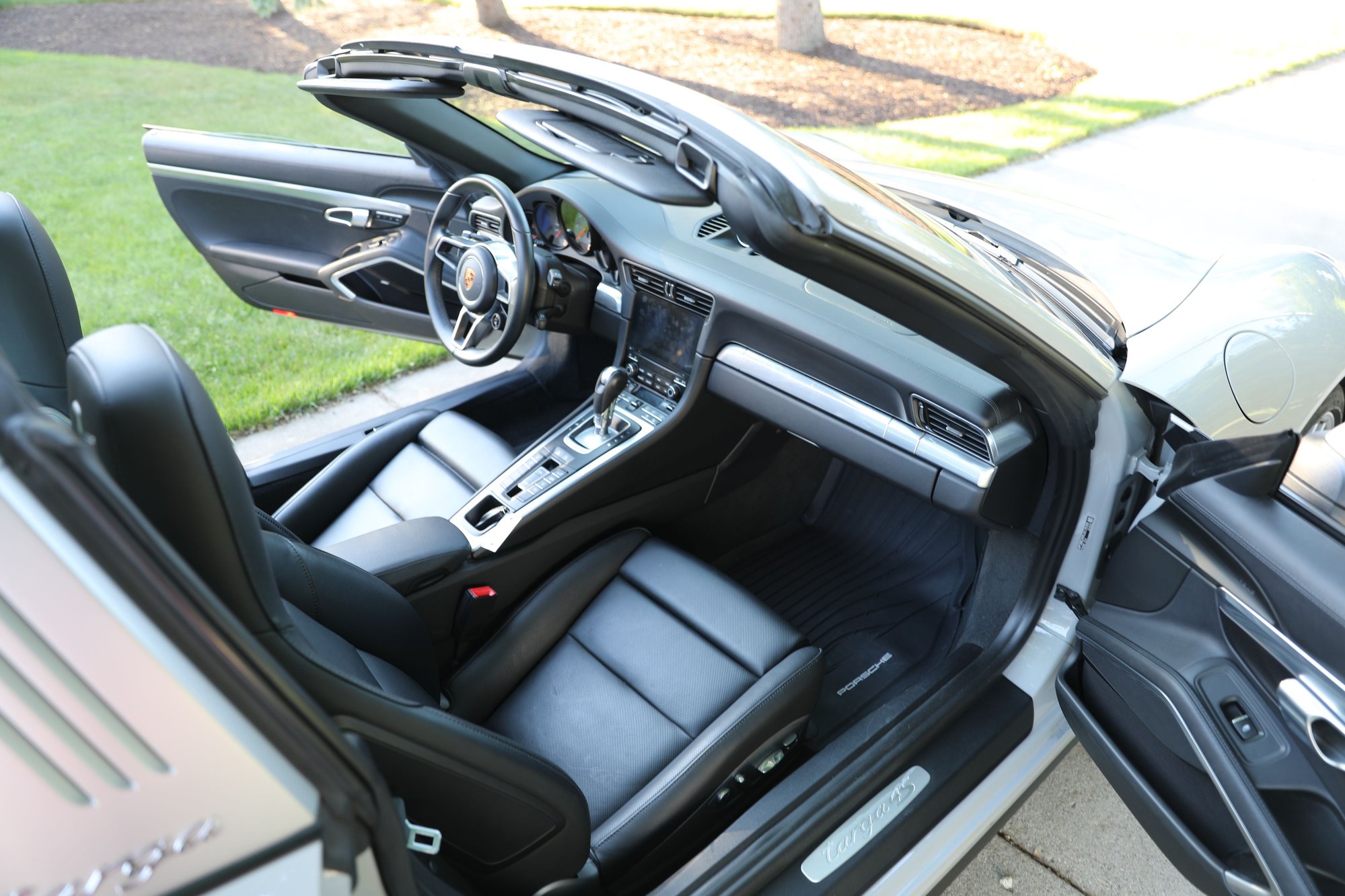 2018 Porsche 911 - 2018 Targa 4S.Hard to Find Chalk/Black. PDK. 7200 Miles. Mint! CPO until 2024. - Used - VIN WP0BB2A95JS135086 - Chicago Area, IL 60014, United States