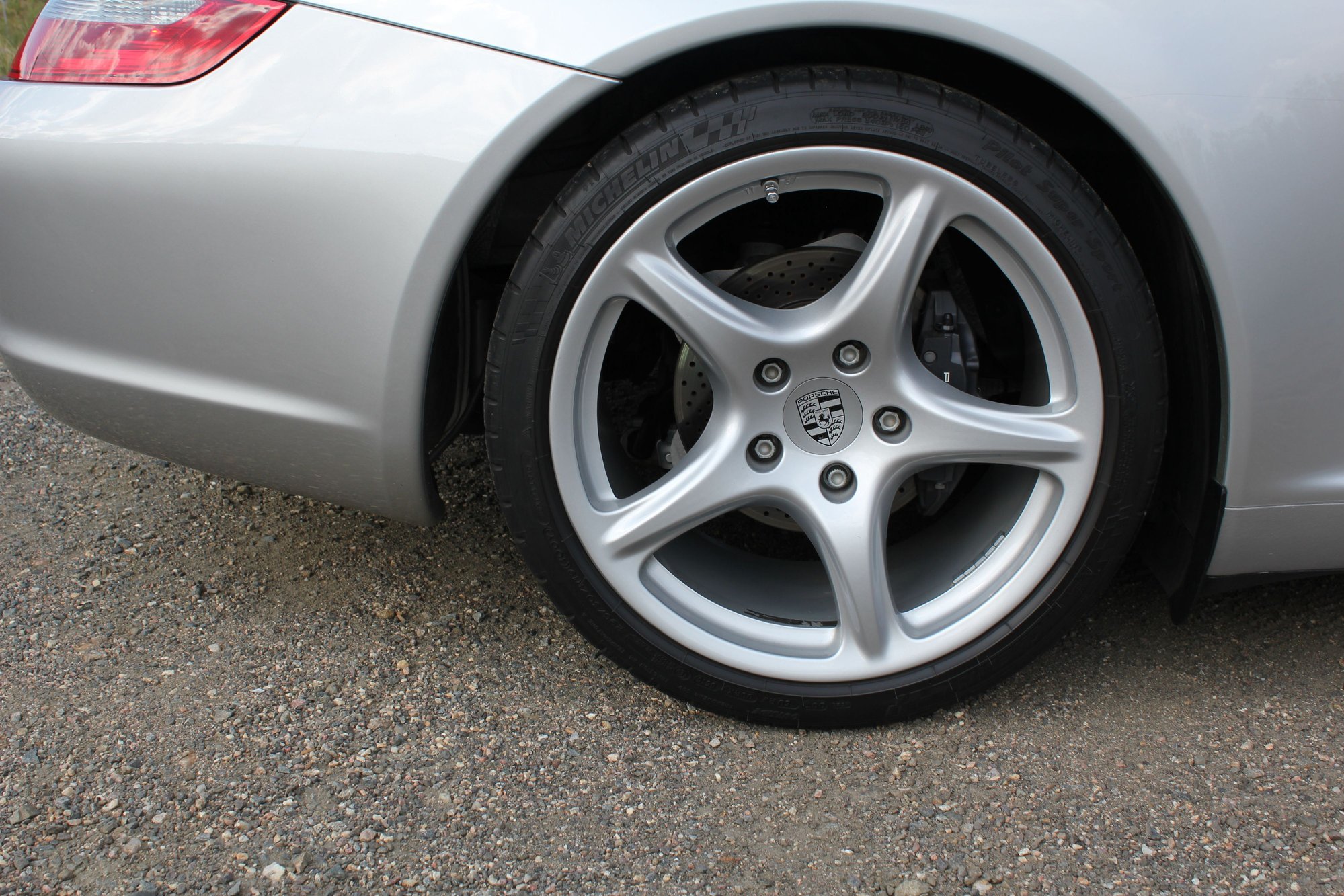 2007 Porsche 911 - 2007 997 Carrera, 18k miles, Very Clean - Used - VIN WP0AA29927S710708 - 18,025 Miles - 6 cyl - 2WD - Manual - Coupe - Silver - Lakewood, CO 80228, United States