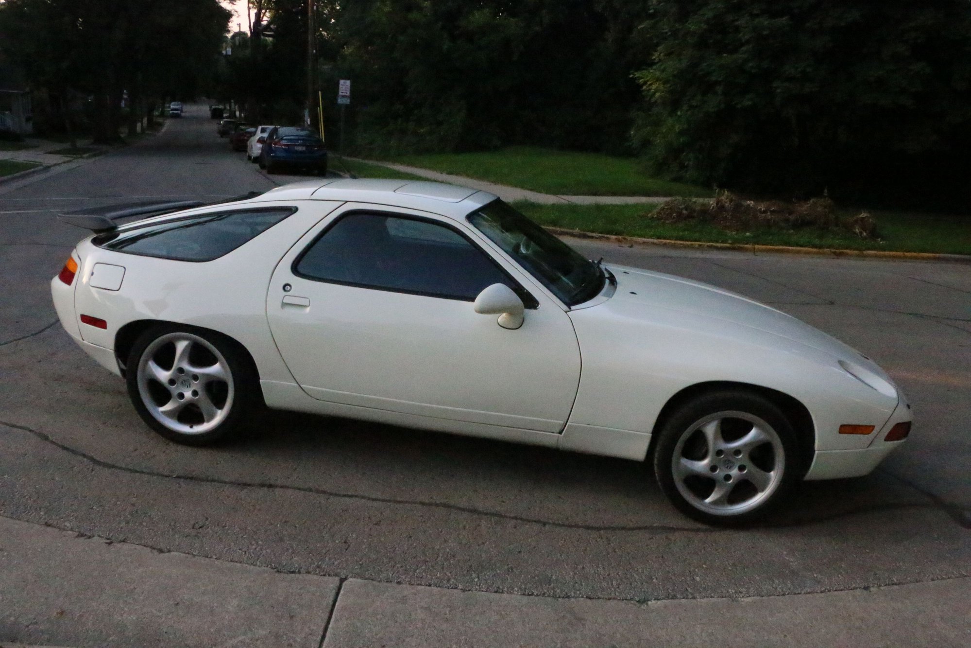 1990 Porsche 928 - Porsche 928 S4 1990 Manual! Low miles!! Excellent Driver!!! - Used - VIN WP0JB2924LS860376 - 72,625 Miles - 8 cyl - 2WD - Manual - Coupe - White - Madison, WI 53715, United States