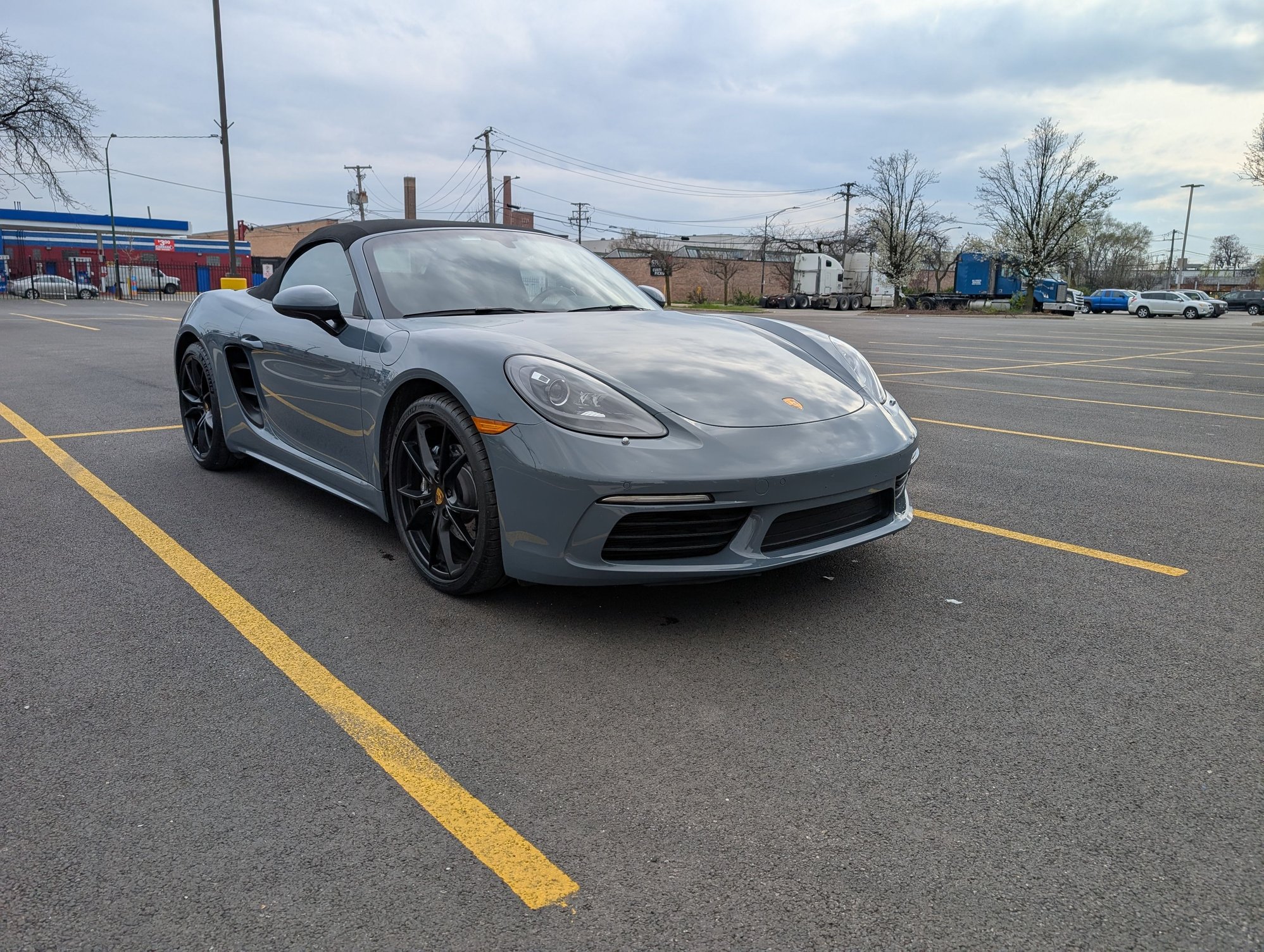 2017 Porsche 718 Boxster - 2017 Porsche Boxster - Used - VIN WP0CA2A86HS220575 - 29,100 Miles - 4 cyl - 2WD - Manual - Convertible - Gray - Chicago, IL 60647, United States
