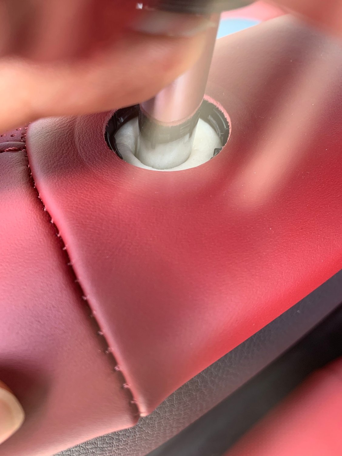 anyone knows how to remove front headrest 2020 cayenne? Rennlist