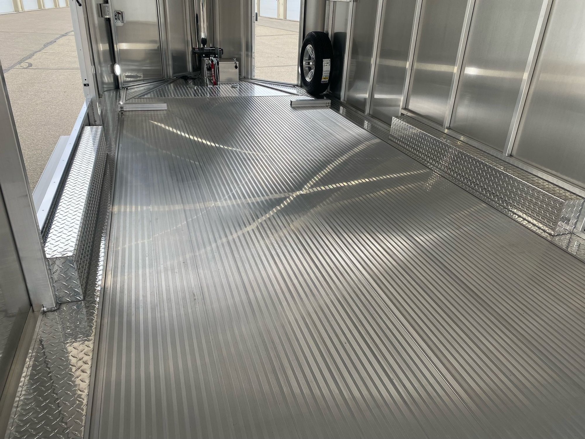 2019 Porsche 911 - Trailex Enclosed Car Trailer – 6” Additional Factory Height, Diamond Plate - Used - VIN 1XTXC2329H1999917 - 750 Miles - Wayzata, MN 55391, United States