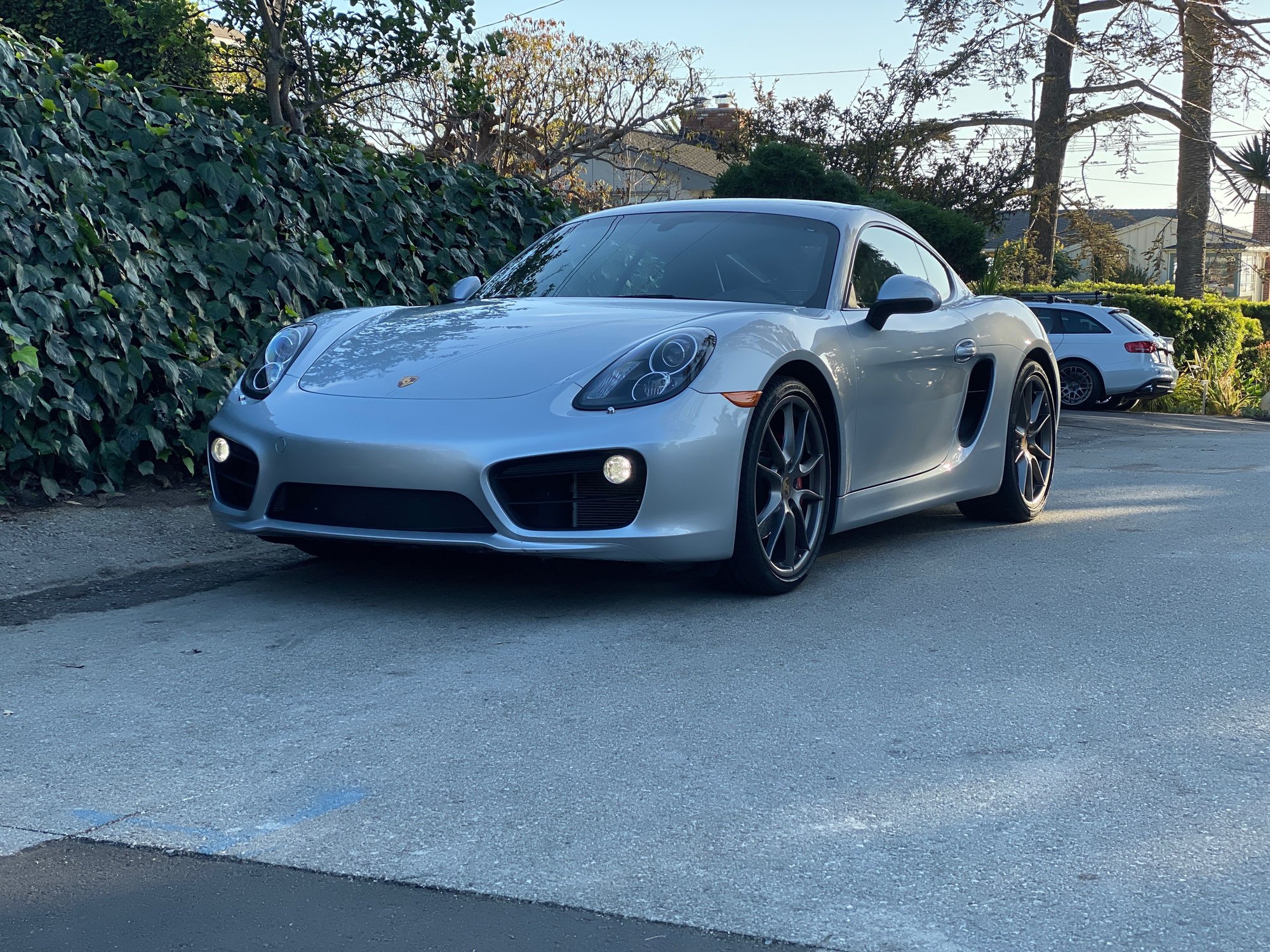 2014 Porsche Cayman - 2014 Cayman S PDK - Used - VIN WP0AB2A89EK192271 - 31,000 Miles - 6 cyl - 2WD - Automatic - Coupe - Silver - Laguna Beach, CA 92651, United States