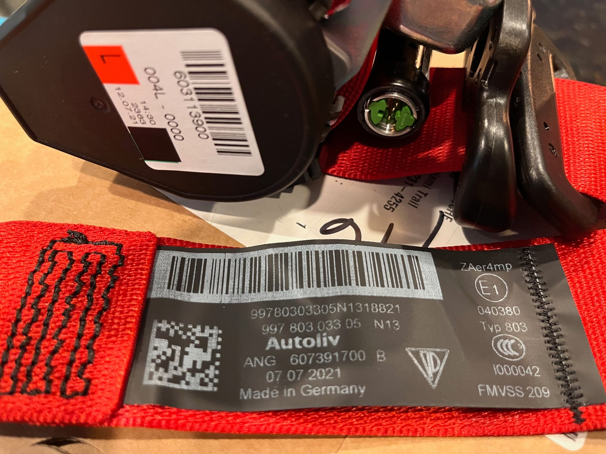 Interior/Upholstery - Porsche 996/ 997 OEM RED SEATBELTS FRONT PAIR- BRAND NEW IN BOX! - New - All Years  All Models - Falls Church, VA 22044, United States
