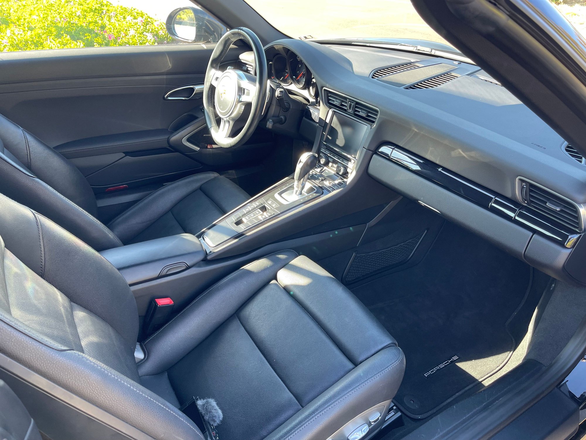 2015 Porsche 911 - Excellent Porsche 911S Cabriolet in Triple Black - Used - VIN WPOCB2A90FS143141 - 6 cyl - 2WD - Automatic - Convertible - Black - San Diego, CA 92127, United States