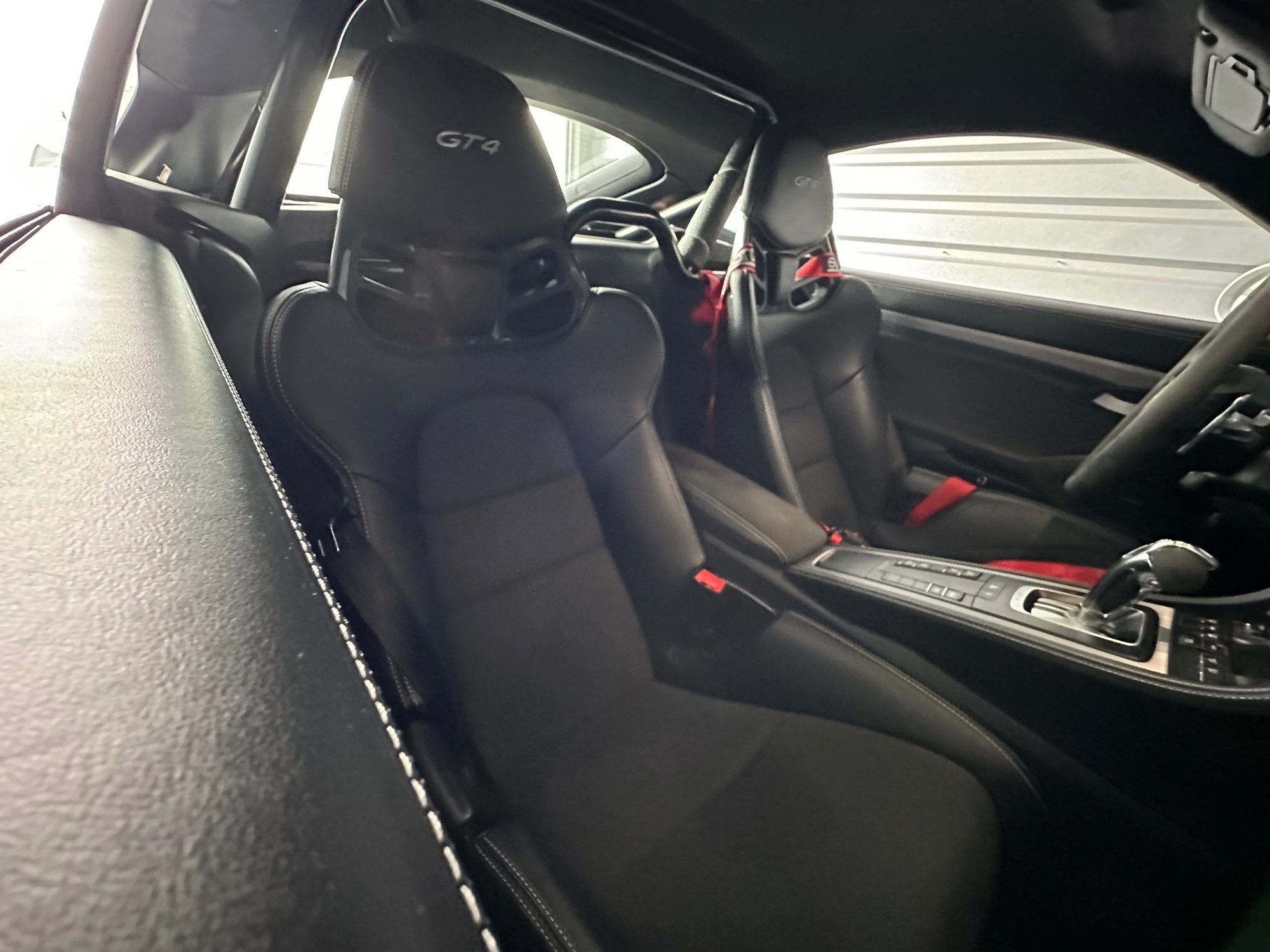 2021 Porsche 718 - 2021 Porsche GT4 For Sale - Used - VIN wpoac2a83mk289350 - 6,500 Miles - 6 cyl - 2WD - Automatic - Coupe - White - Virginia Beach, VA 23451, United States
