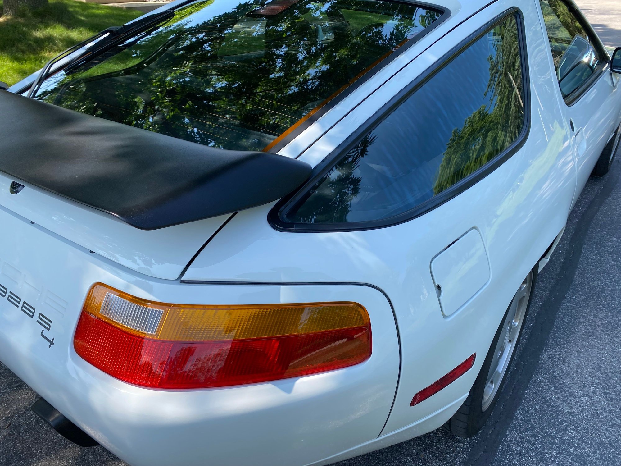 1988 Porsche 928 - 1988 928 S4 - No Deferred Maintenance - Used - VIN WP0JB092XJS860755 - 85,330 Miles - 8 cyl - 2WD - Automatic - Coupe - White - Milwaukee, WI 53217, United States